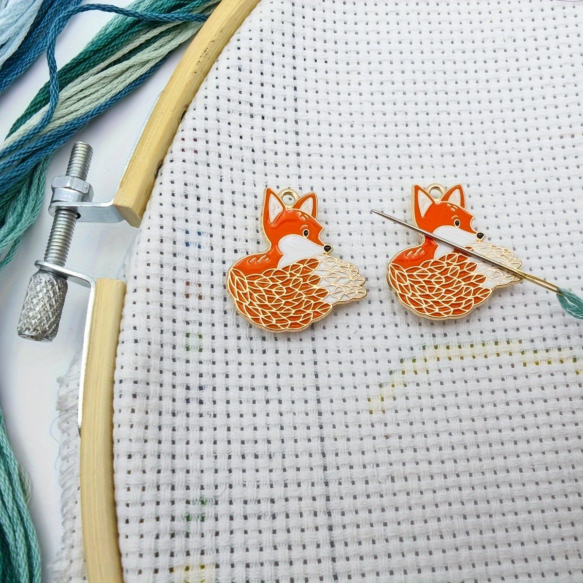 

2-pack Embroidery Stitch Fox-shaped Needle Minders - Magnetic Pin Cushions, Sewing & Quilting Accessories, Mixed Color Needle Holders