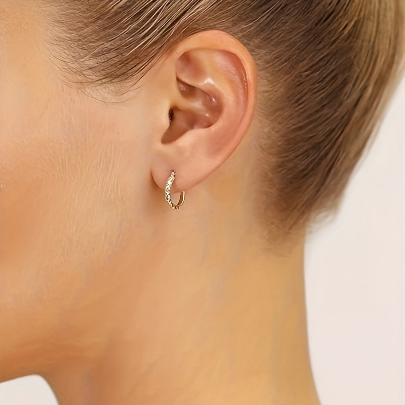 925 silver golden ear earrings round earrings men women fashion exquisite elegant   wear suitable for parties daily gifts for wives     festivals halloween birthday anniversary gifts   exquisite gift boxes Product details 1