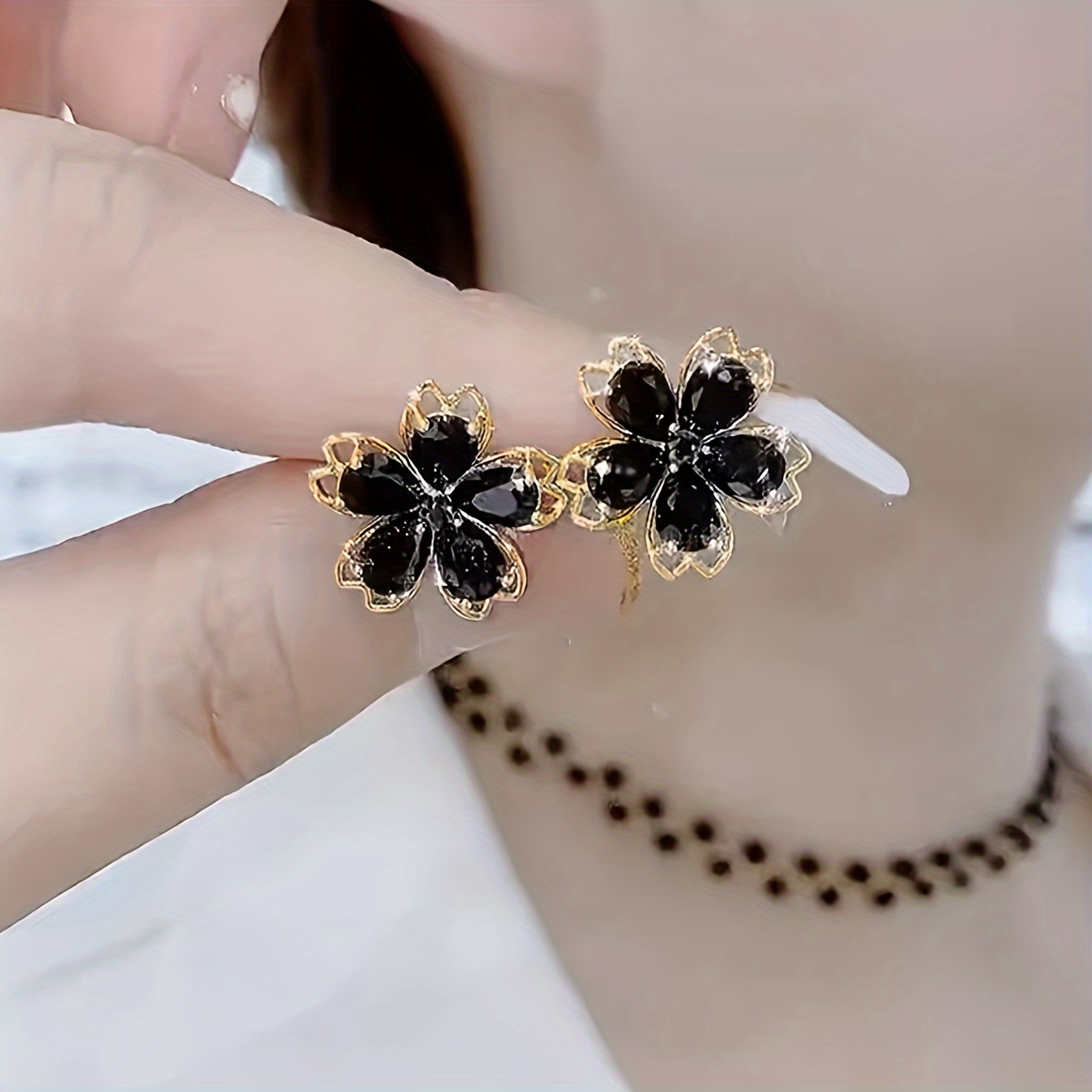 

Vintage Elegant Rhinestone Flower Stud Earrings For Women, Zinc Alloy With 925 Sterling Silver Needle, No Plating - Ideal For Daily Wear, Parties & Special Occasions, 1 Pair