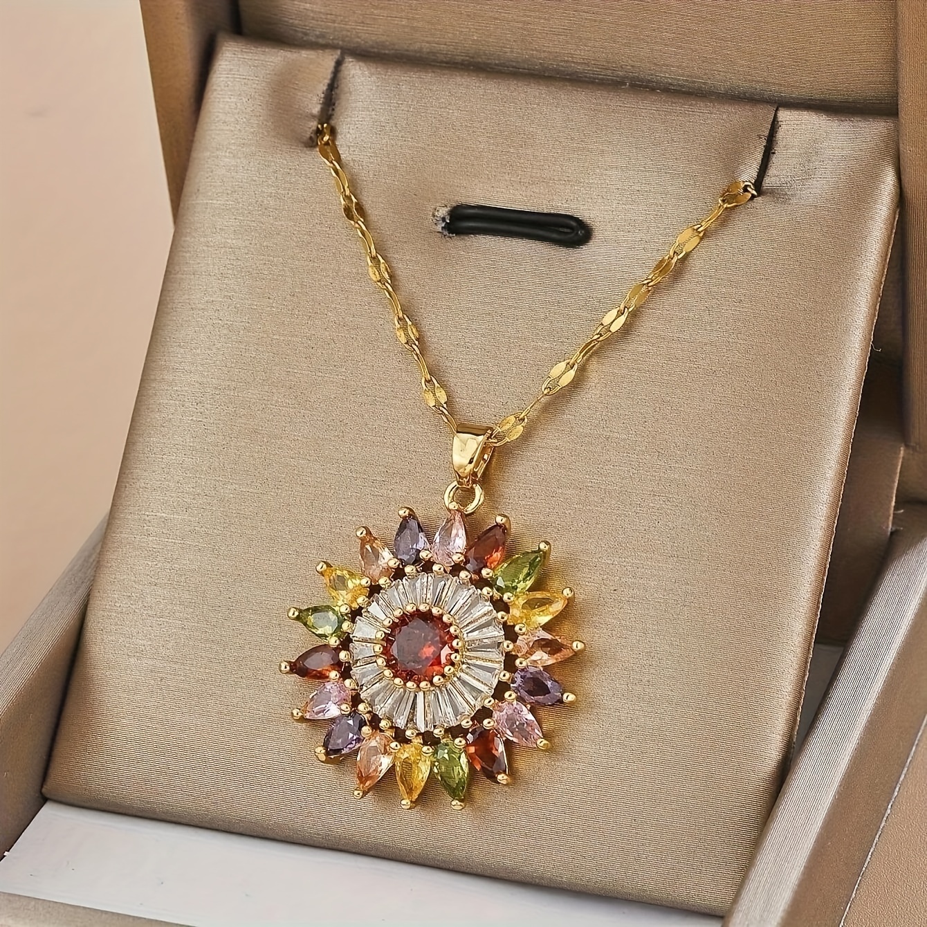 

Exquisite Fashionable And Light Luxury Ethnic Style Shiny Colorful Decorated Flower Pendant Necklace Perfect Holiday Birthday Gift For Family And Friends