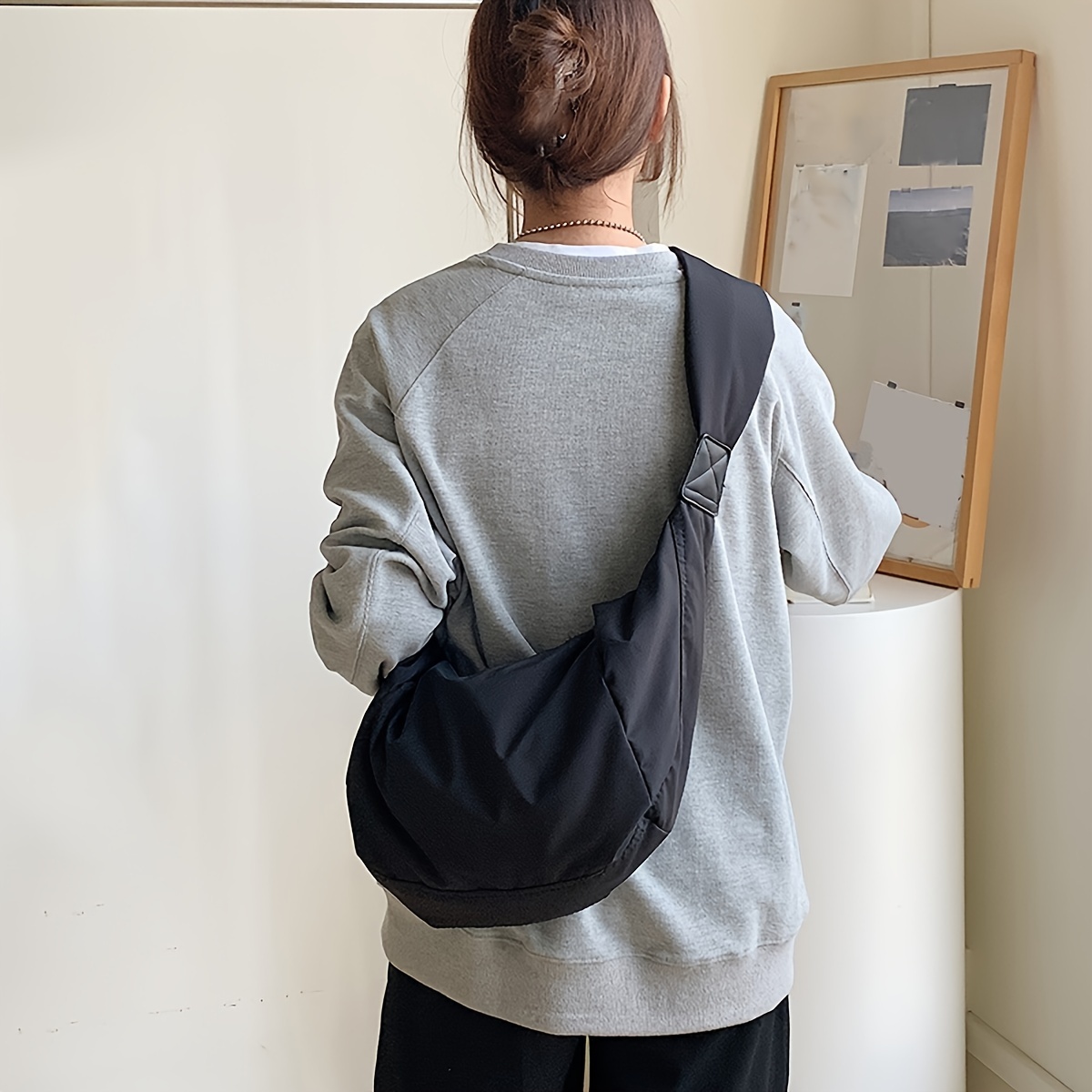 

Sac Bandoulière Chic pour Femme - Léger, Bandoulière Ajustable, Sac à Épaule Couleur Unie en de Dumpling en Blanc/Noir