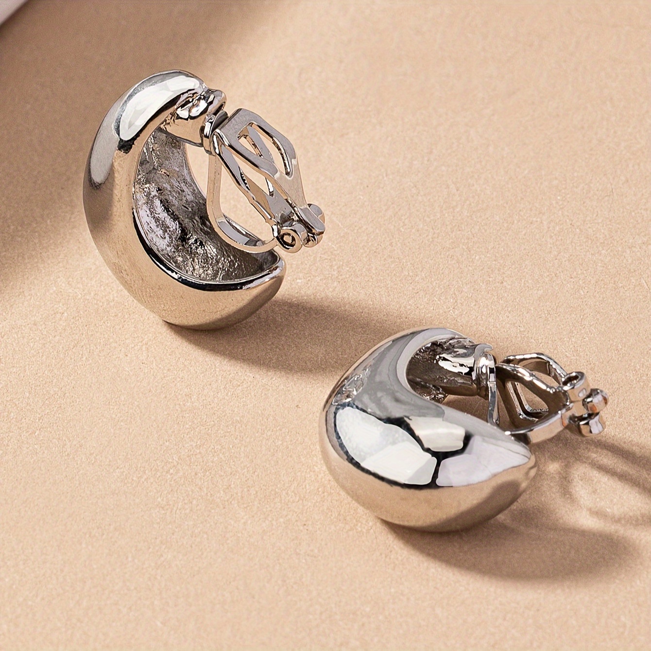 TEMU A Pair Of Small, Elegant And Stylish European-style Golden Teardrop-shaped Clip-on Earrings For Ladies, Suitable For Holidays, Birthdays, Dates,