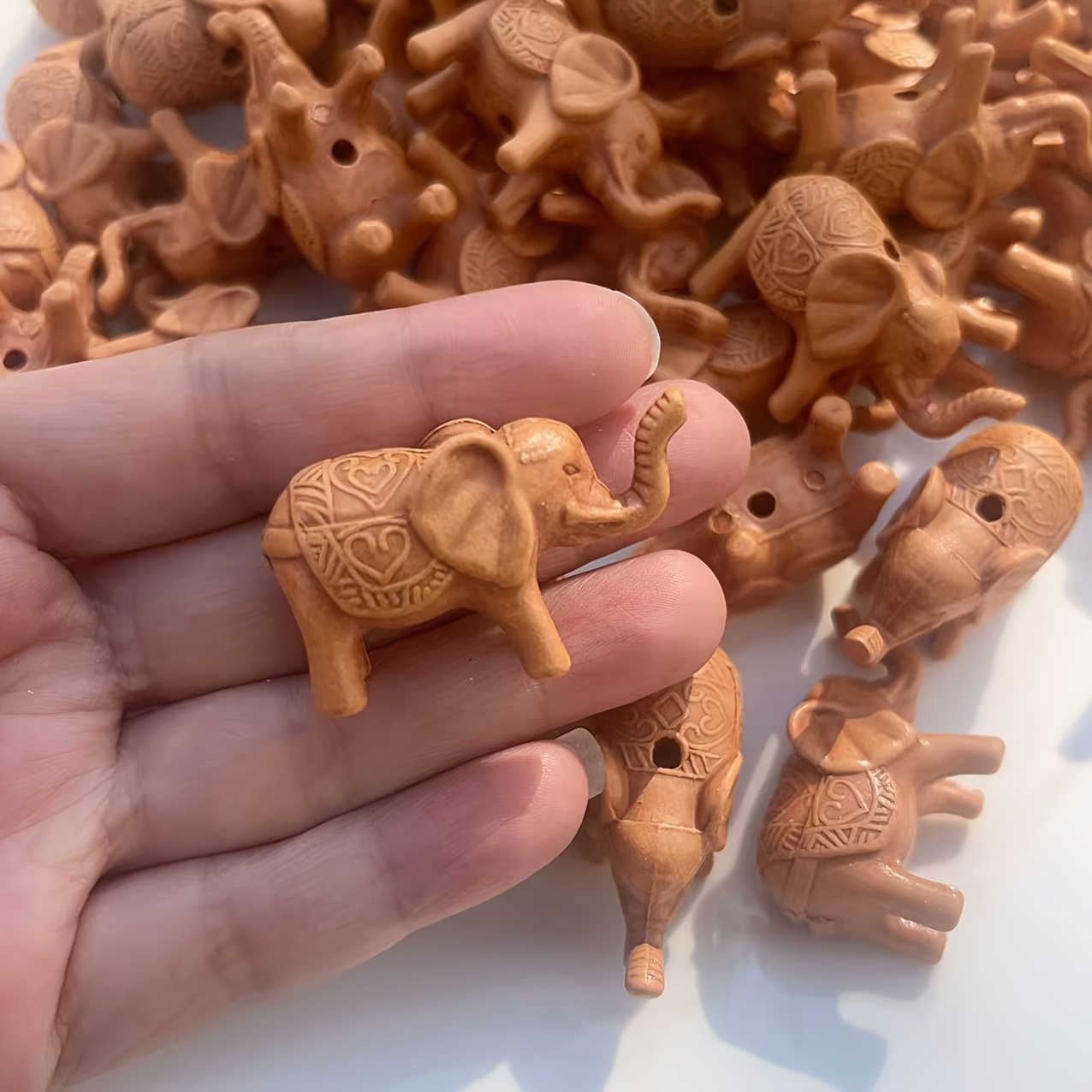 

10pcs Handcrafted Resin Elephant Beads, Intricately With Heart , Ideal For Diy Keychains, Bracelets, Amulets - Warm Brown Color, Elephant Decor