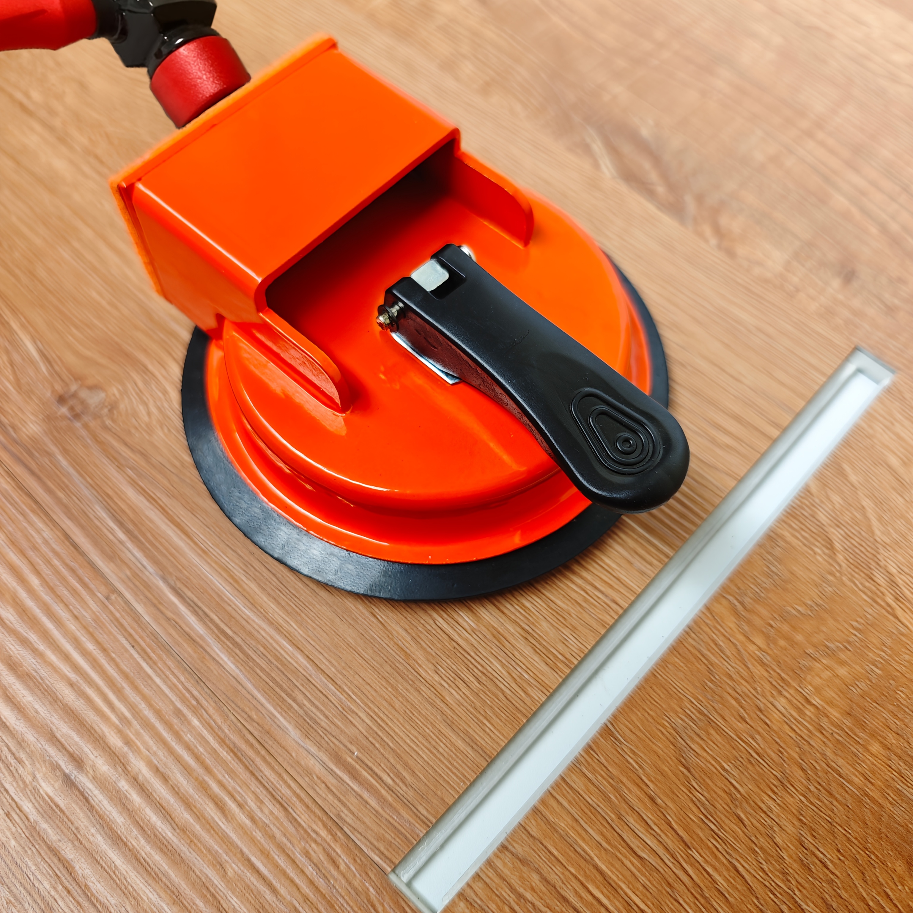 TEMU Outil pour réparer les joints de planchers en bois, doté d'une ventouse puissante et d'un mécanisme de serrage qui en place de sécurisée. Il une