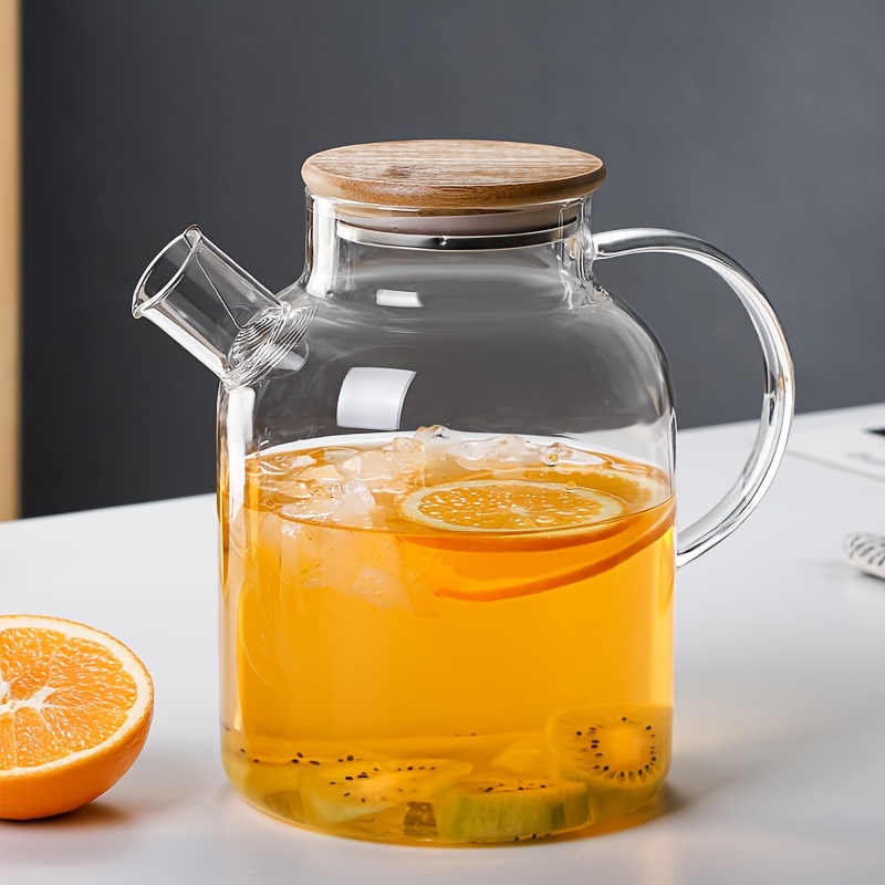 

1pc Clear Glass Water Pitcher With Wooden Lid, 1800ml Large Capacity, High Borosilicate Heat-resistant, Round Mouth With Handle, Ideal For Iced Tea, Juice, Beverages