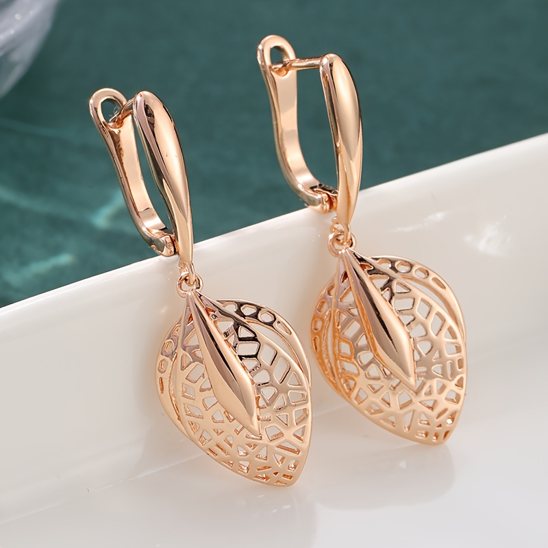 Women's Artistic Hollowed-Out Leaf-Shaped Pendant Earrings