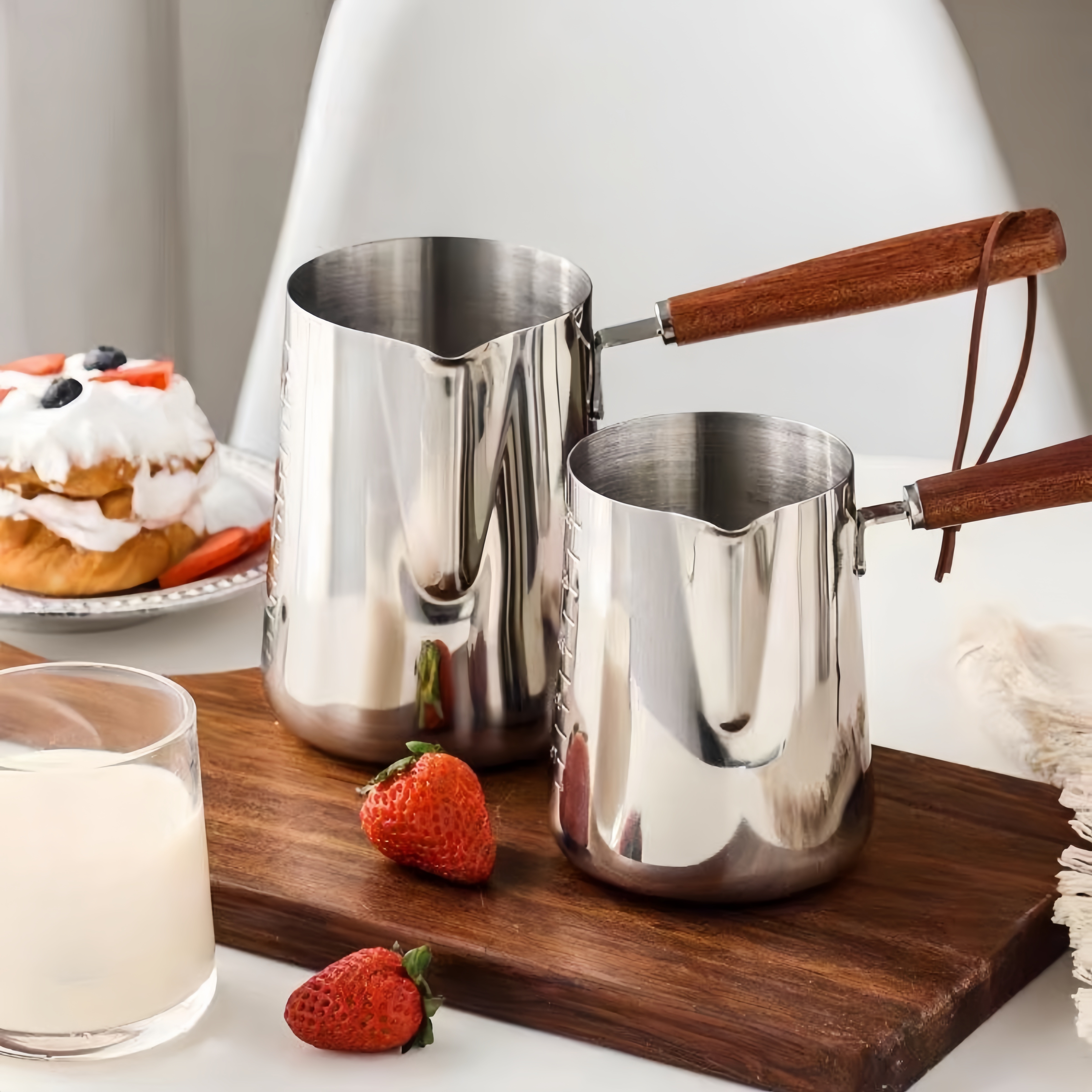 Pichet à Vapeur Argenté 600 Ml Avec Poignée En Bois - Idéal Pour Latte Art Et Café Professionnel