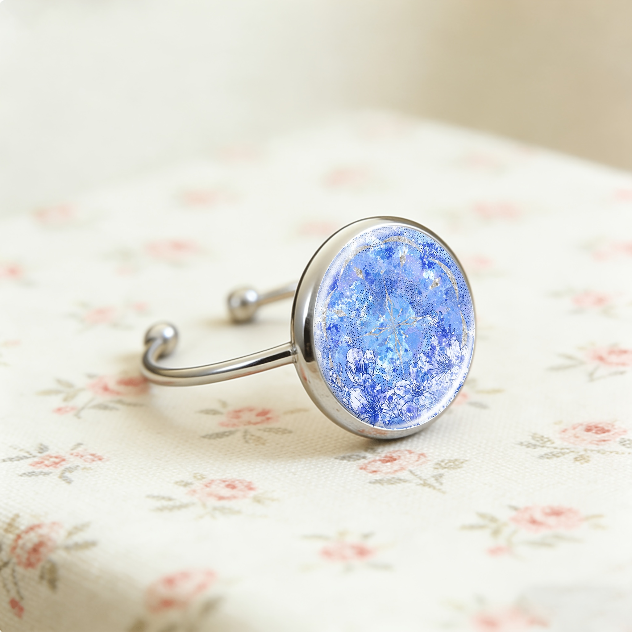 White Open-End Ring with Glass Inlay, Floral Pattern