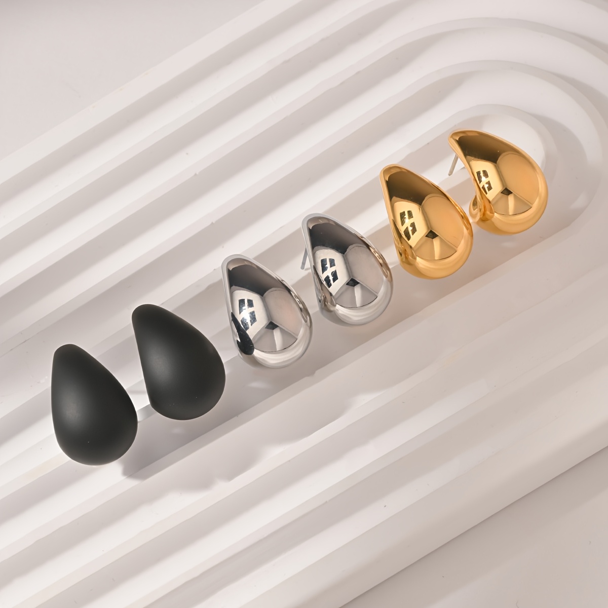 3 Pairs of Fashionable European and American Golden, Black and Classic Water Drop Style Women's Earrings Set