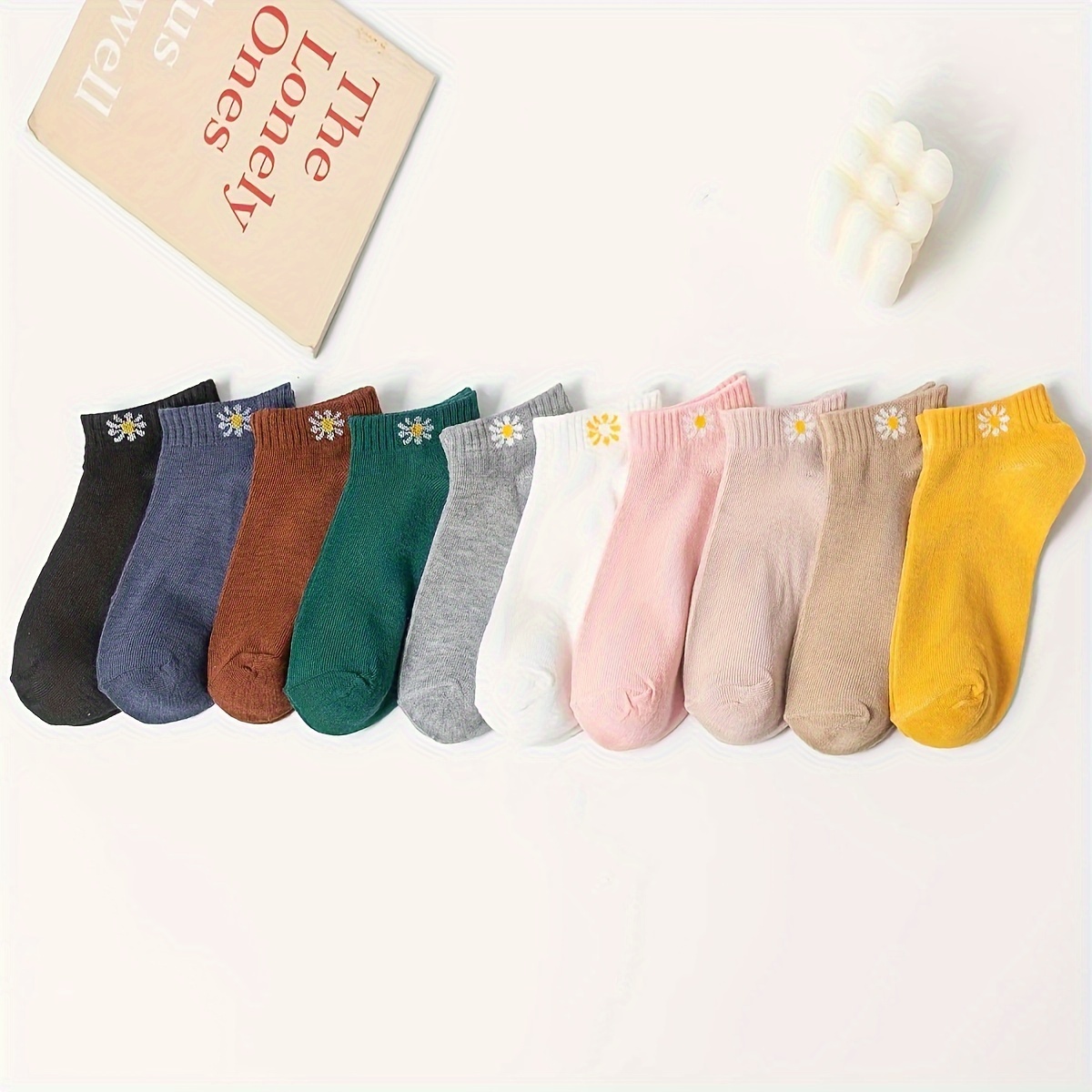 

10 Pairs Of Girls' Short Socks With Daisy Patterns - Cotton, Polyester, And Elastane Blend - Suitable For Teens - Machine Washable - Seasonal - Knit Fabric - Not Above Knee