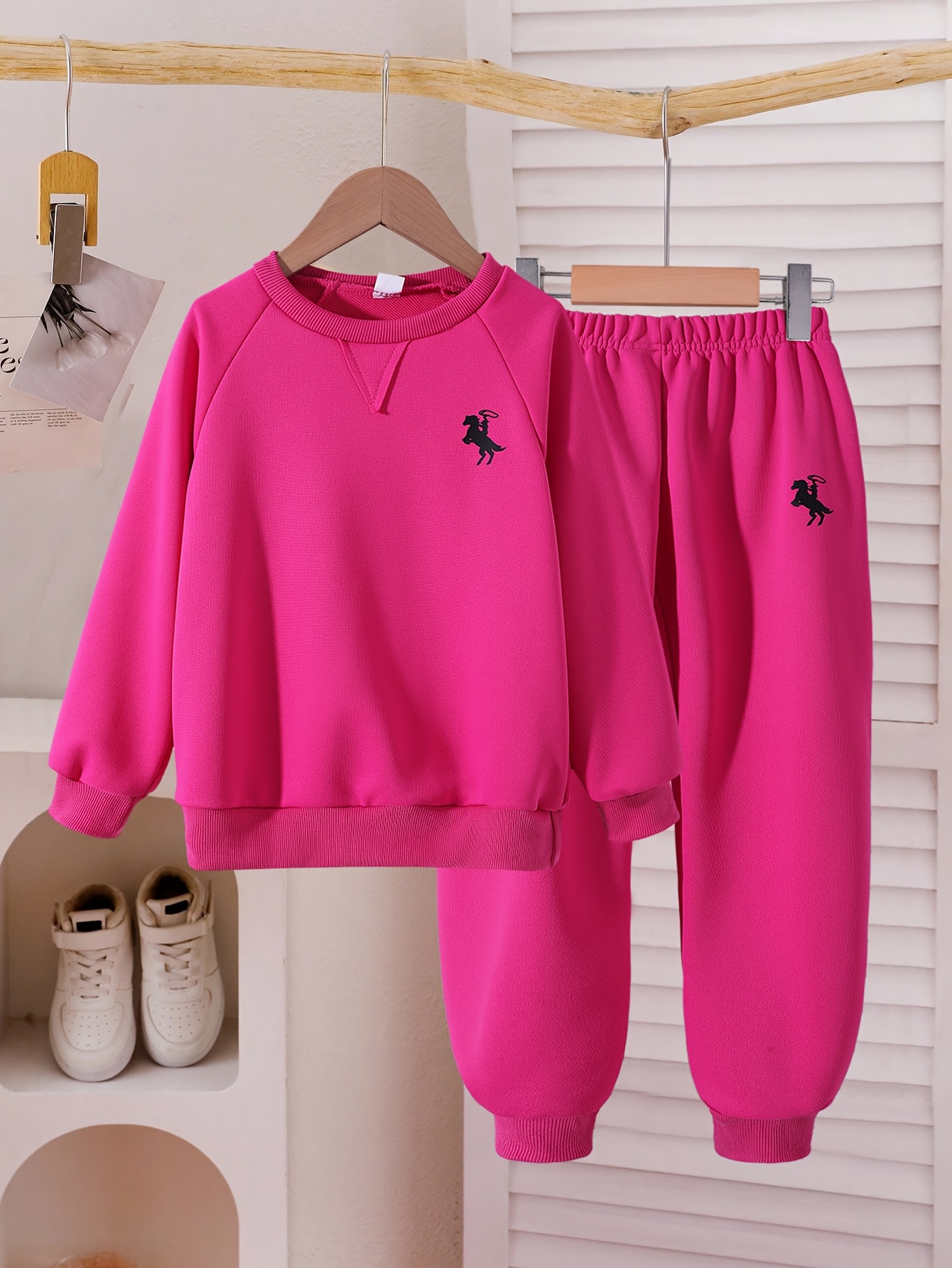 round neck pony sweatshirt set for girls   pony embroidery round neck long sleeved sweatshirt and sweatpants two piece set for outdoor