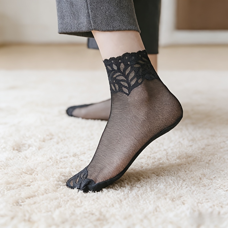 Image of 1 Pair Easy Beautiful Women's Lace Floral Net Socks, Ultra-thin Casual Socks, Easy , Anti-slip Hidden Lining, Elastic Comfortable, Lightweight And Breathable, Short Ankle Socks