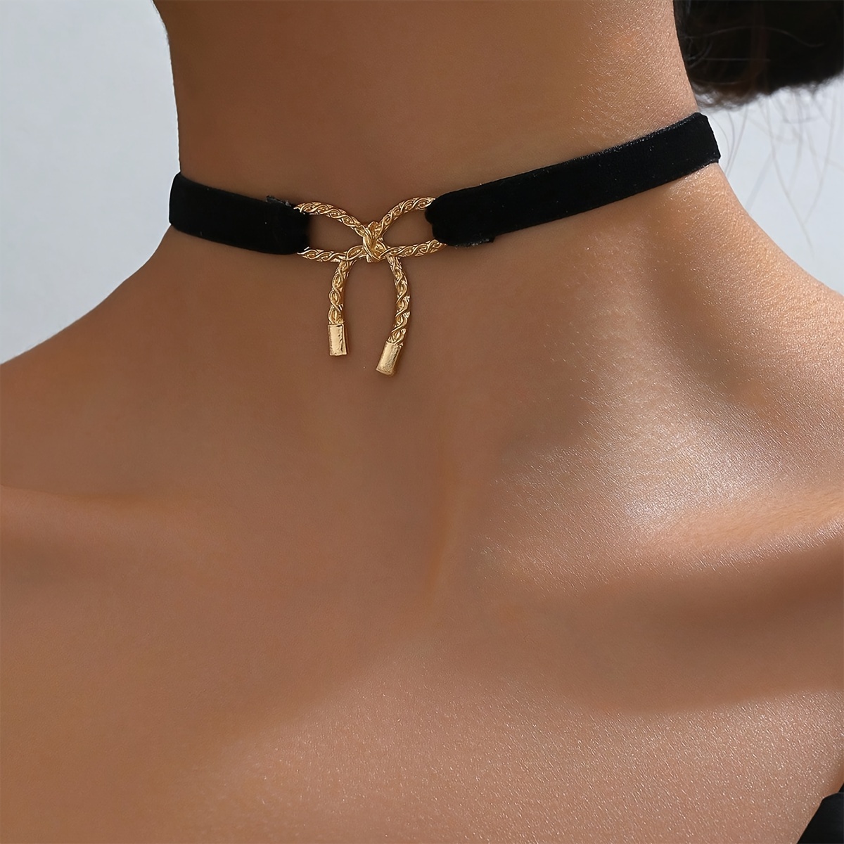 E-shop 1 Modischer Minimalistischer Twist- Schwarzer Samt-Choker für Damen, Dunkler Stil Süß Cooler Kragen