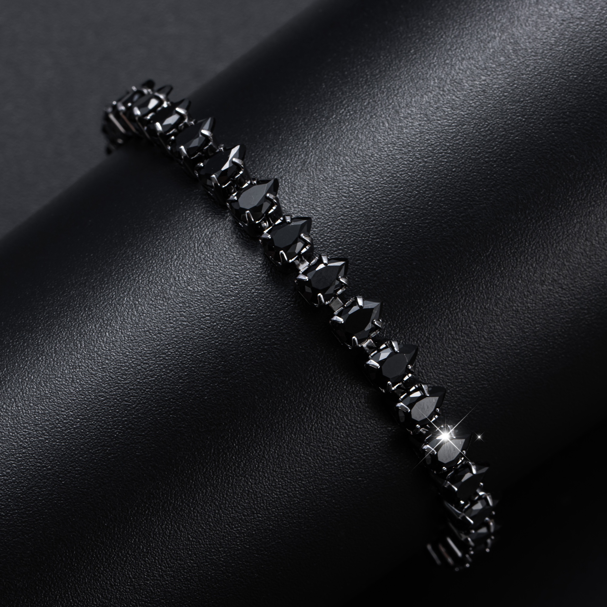 E-shop Schwarzes Tränenförmiges Kronenförmiges Kubisches Synthetisches Zirkon Tennisarmband - Einzigartiges Gothic - Synthetisches Zirkon und Kupfer,