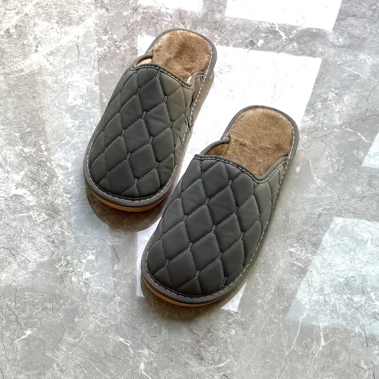 TEMU Une paire de chaussons d'intérieur pour homme, et élégants, avec semelles épaisses et souples, modèle grande taille automne/hiver, pratiques et