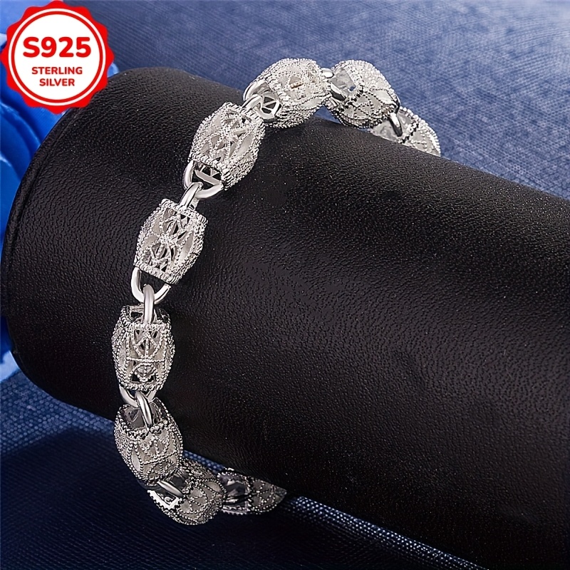 Hypoallergenic Minimalist Hollow Pattern Bracelet Gift Box
