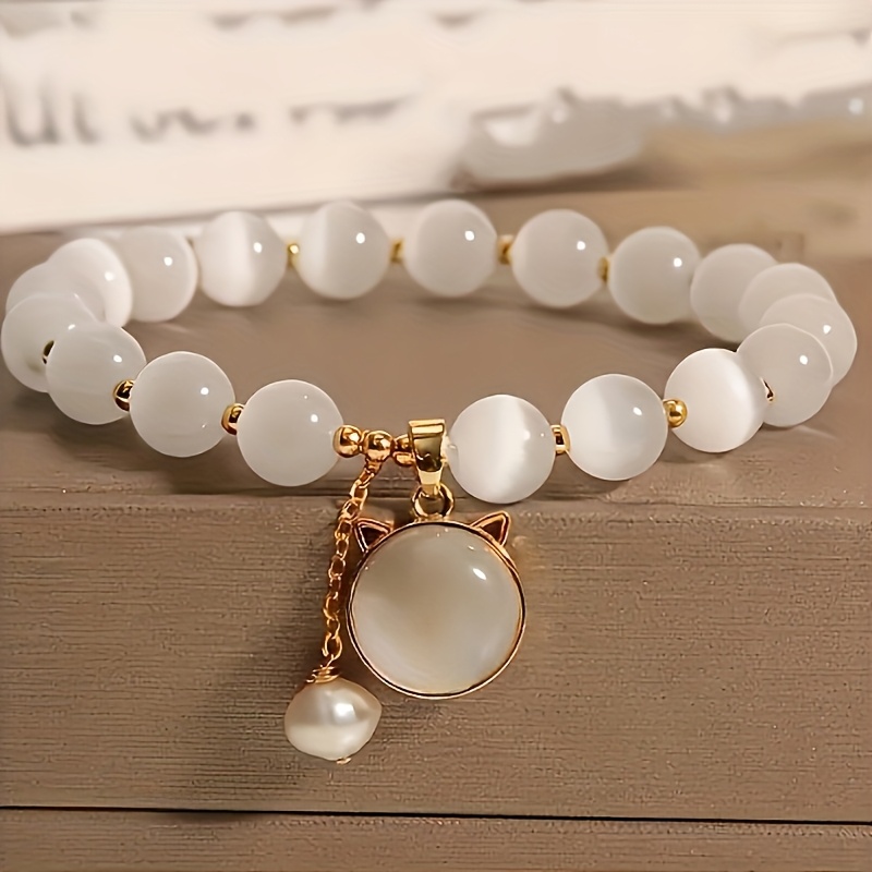 E-shop Ein hochwertiges goldenes Katzenarmband aus Edelstahl, lichtecht, minimalistisch und elegant designt, für den oder Partys. Ein feines ,