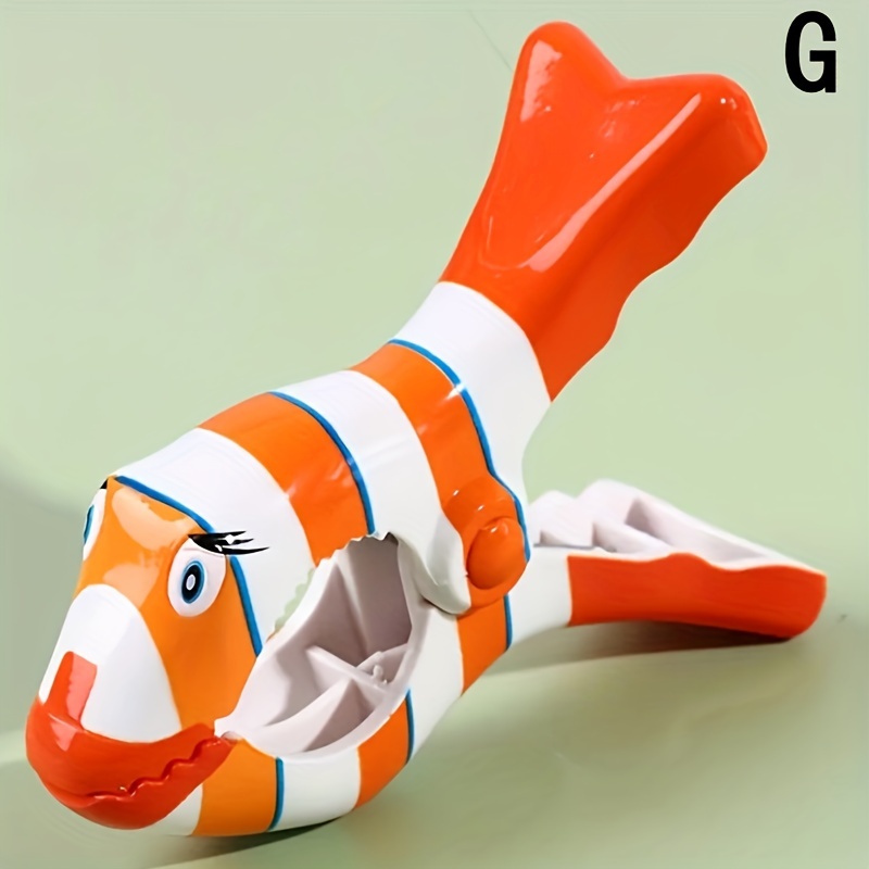 Image of A Collection Of Beach Clamps For , Plastic Clips Featuring For Sunbeds And Loungers, Portable Supplies For Summer Beach Travel, Decorative Animal Pegs, And Large Drying Clamps For Quilts, Clothes Pins