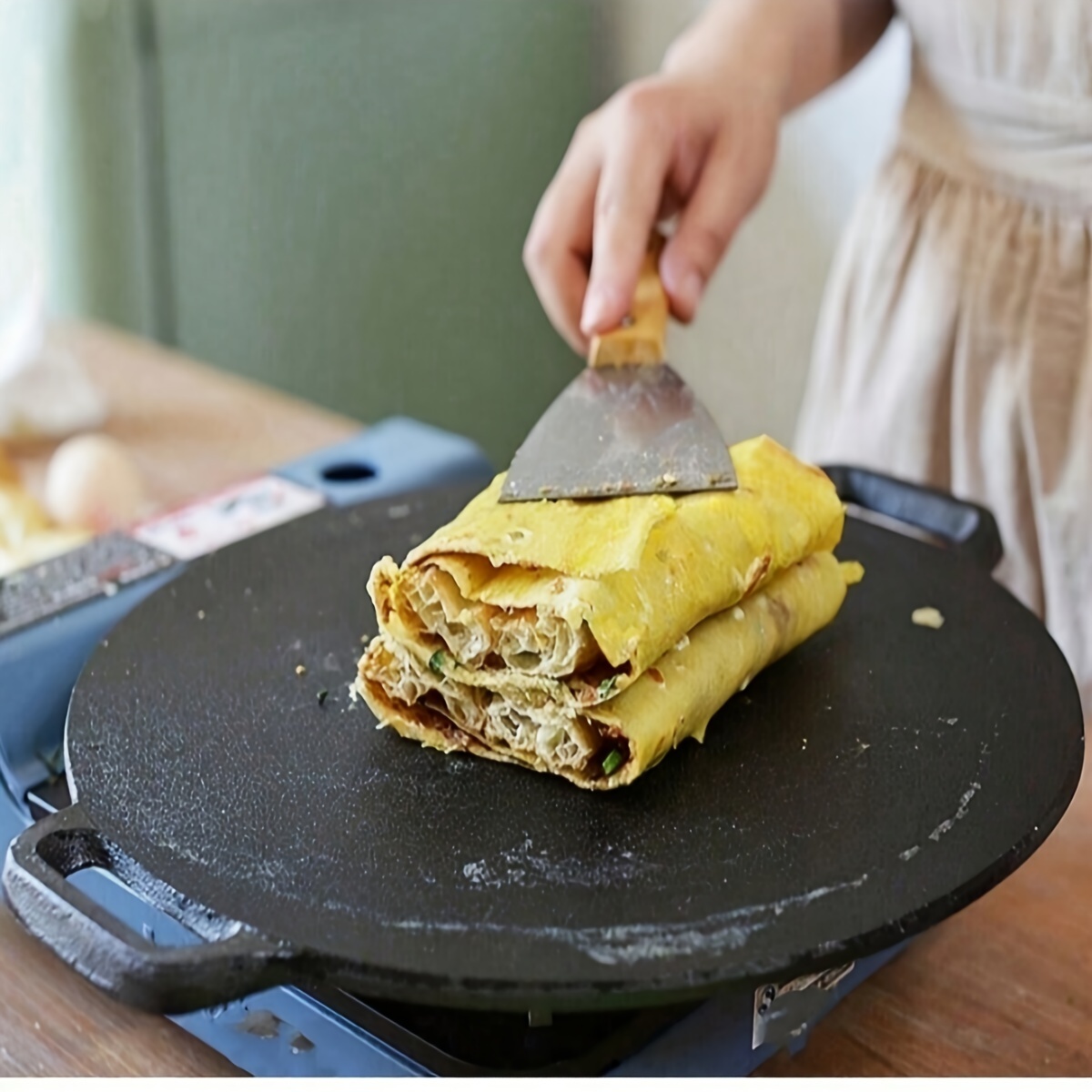   chefs assistant for making pancakes a thick cast   without coating versatile for   uses 0