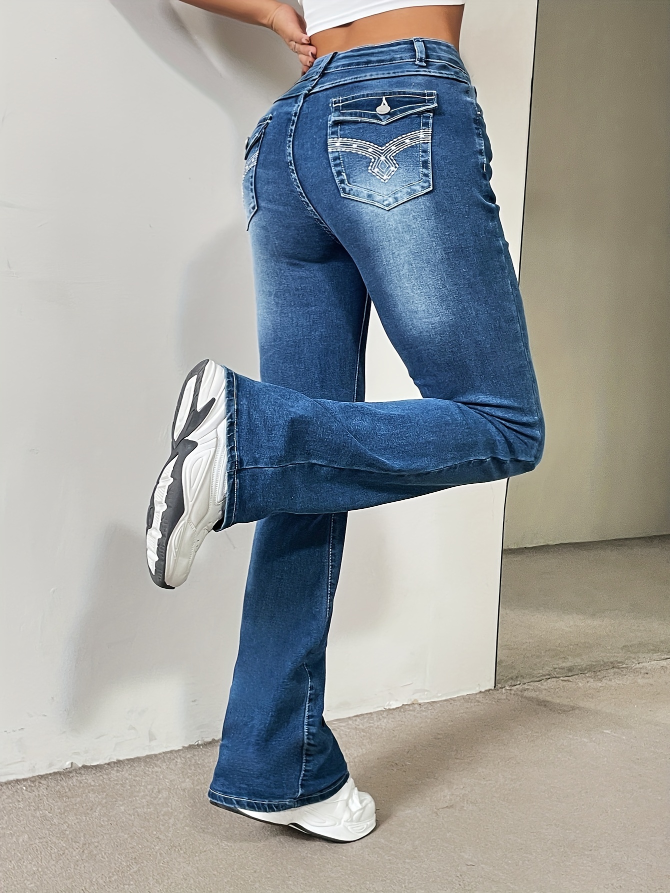 Women's High-Waist Stretch Denim Jeans with Embroidered Pockets - Fashionable Bootcut, Washed Blue