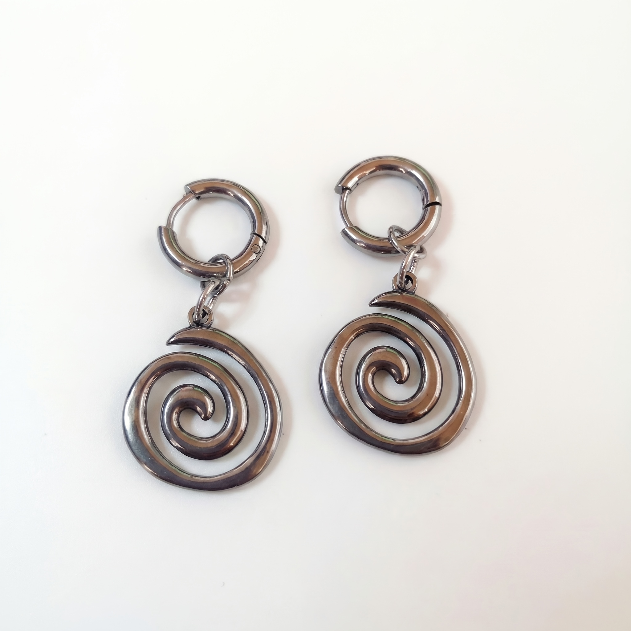 E-shop 1 Paar Spiral Charm Huggie Ohrringe für Damen, Edelstahl Ohrringe Y2K Boho Ethnische Minimalistische Geometrische Schmuckstücke, Alltagskleidung