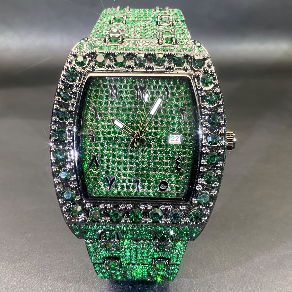 Fashionable Chilled Wine Shaped Dial Luxurious Green Synthetic Rhinestone Men And Women' Quartz Watches