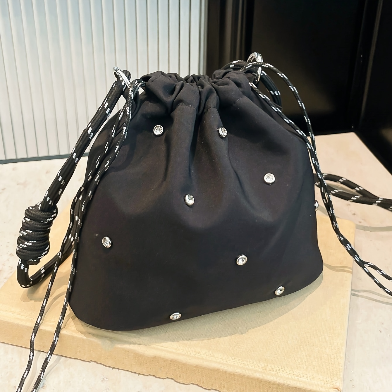 E-shop Damen Ein-Schulter-Tasche, Modische Eimer-Tasche, Nylon-Stofftasche für Damen, Leichte Casual-Drawstring-Tasche, Umhängetasche mit