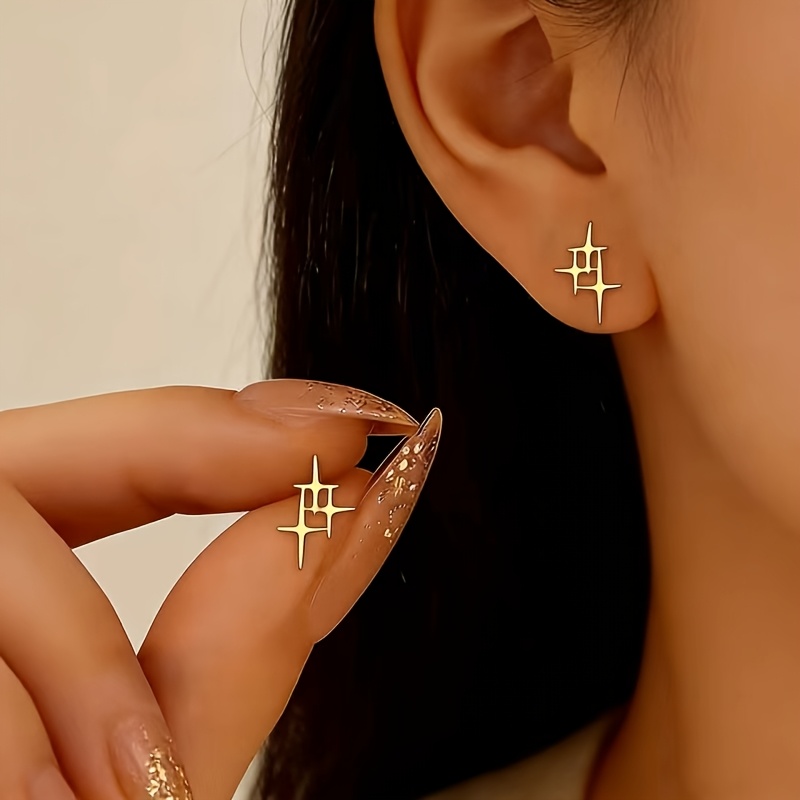 Image of A Pair Of Sharp Starburst Stud Earrings With A Cool Outline And Premium Texture, Enhancing The Of . Suitable For Daily Wear, Parties, And Gatherings