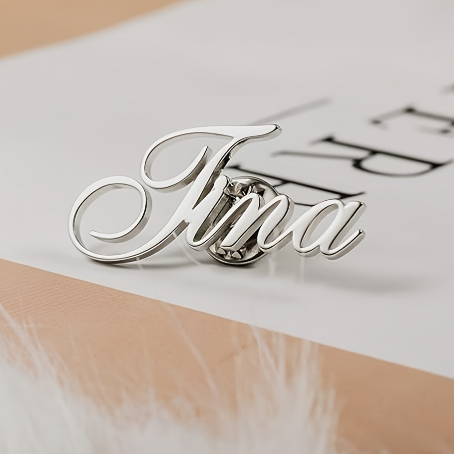 

Personalized Stainless Steel Name Brooch - Chic Custom Letter Pin For Women's Fashion, Perfect For Clothing & Backpack Accessories, Ideal Birthday Gift