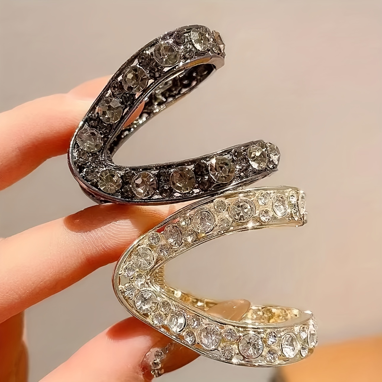 

Elegant Alloy U-shaped Hair Clip With Crystal Embellishments - Perfect For Everyday And Festive Occasions