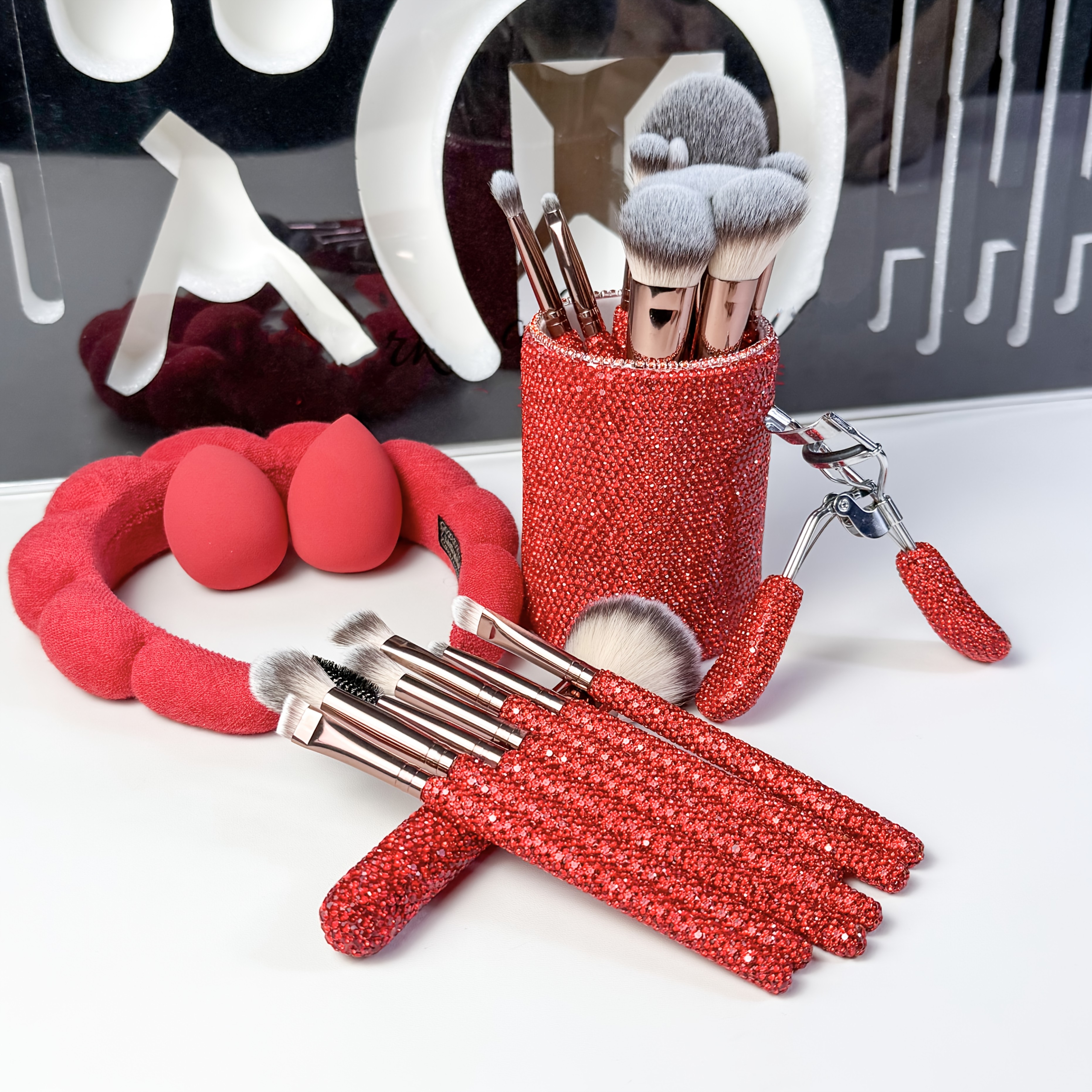 conjunto de maquilhagem   com 23 peças de diamante, incluindo 18 peças de pincéis de maquilhagem incrustados com diamantes, balde de armazenamento de diamantes, faixa de cabelo,   de delineador,   de pó,   de blush,   de corretor,   de  ,   de mistura de nariz,   de base,   de  ,   de lábios,   de sobrancelha,   de highlighter, adequado para presente ou uso pessoal, ferramentas de maquilhagem de diamante. detalhes 2