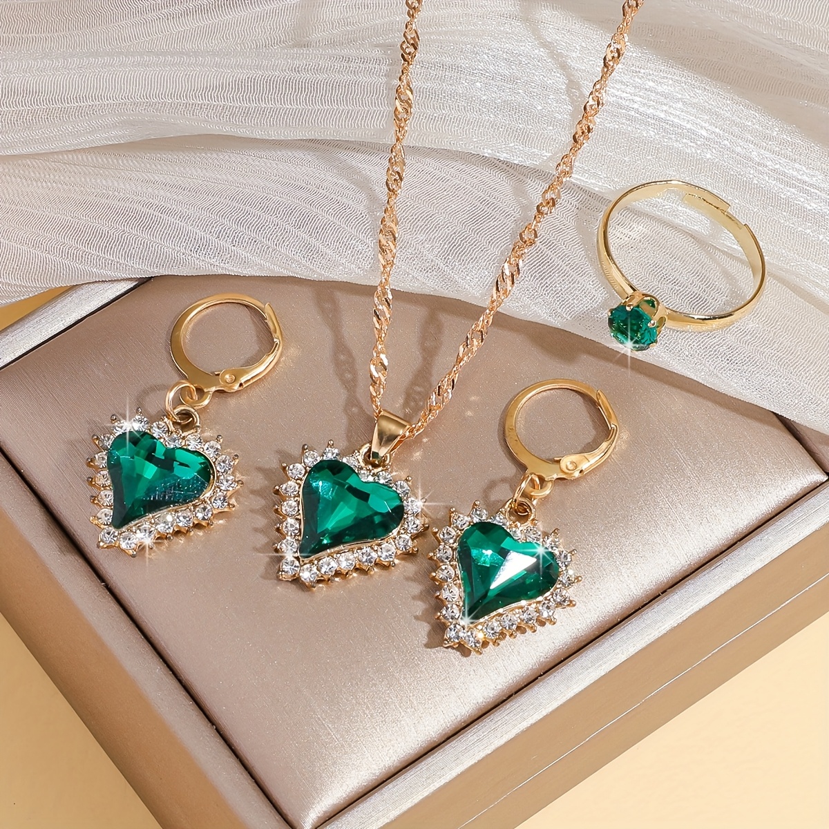 E-shop 4-teiliges elegantes Herz-Schmuckset für Damen, inklusive Halskette, Ring und Ohrringe – für und besondere Anlässe, ideales Geschenk