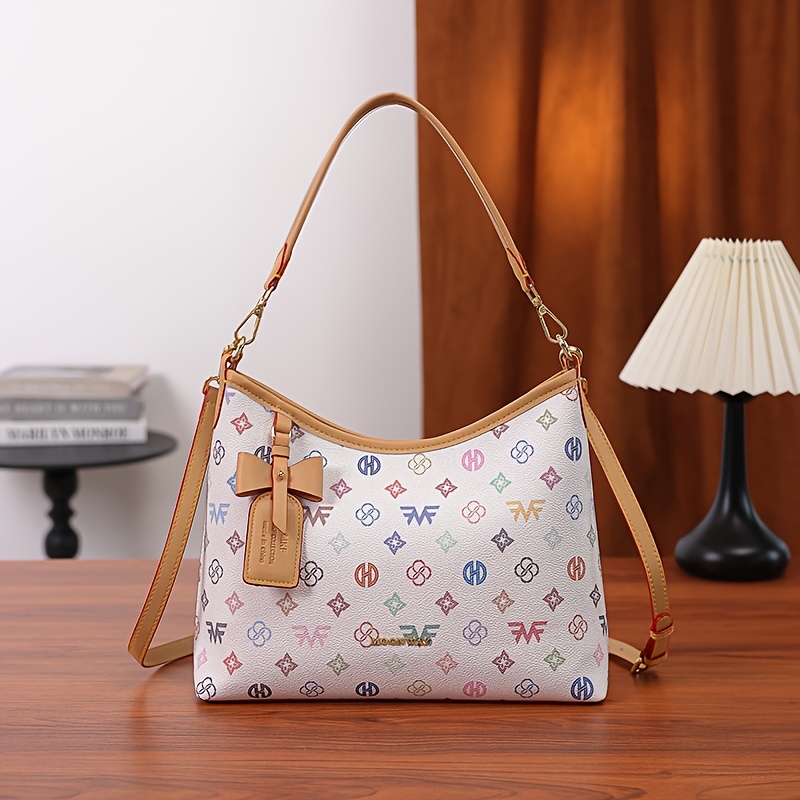 Image of A Stylish And Luxurious Tote Bag With A Colorful Printed Pattern, Perfect For Fashionable Women. This Versatile Shoulder Bag Is Spacious Enough For Daily Commutes And Casual Shopping Trips