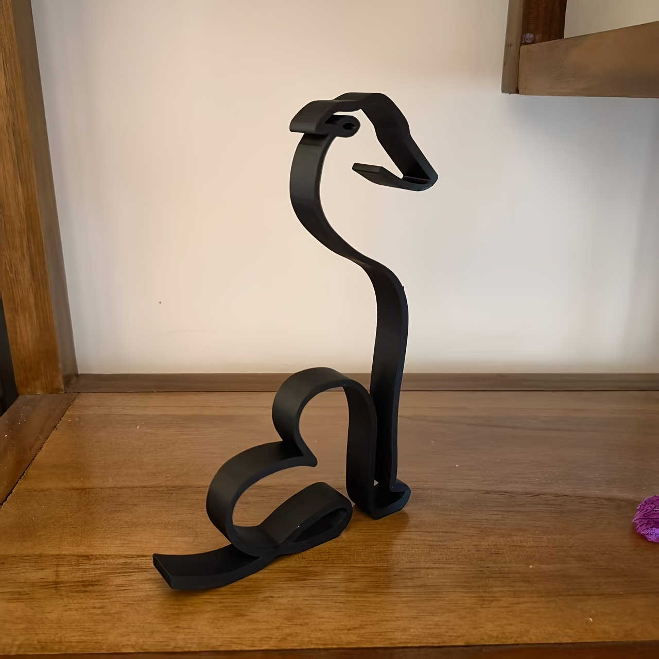 E-shop 2D-Flach, Sammelfiguren, 2D-Flach, 2D-Flach-Stil, Einzelne minimalistische Anime--Strichzeichnung-Skulptur — Hundezuch-Statue aus Kunststoff,