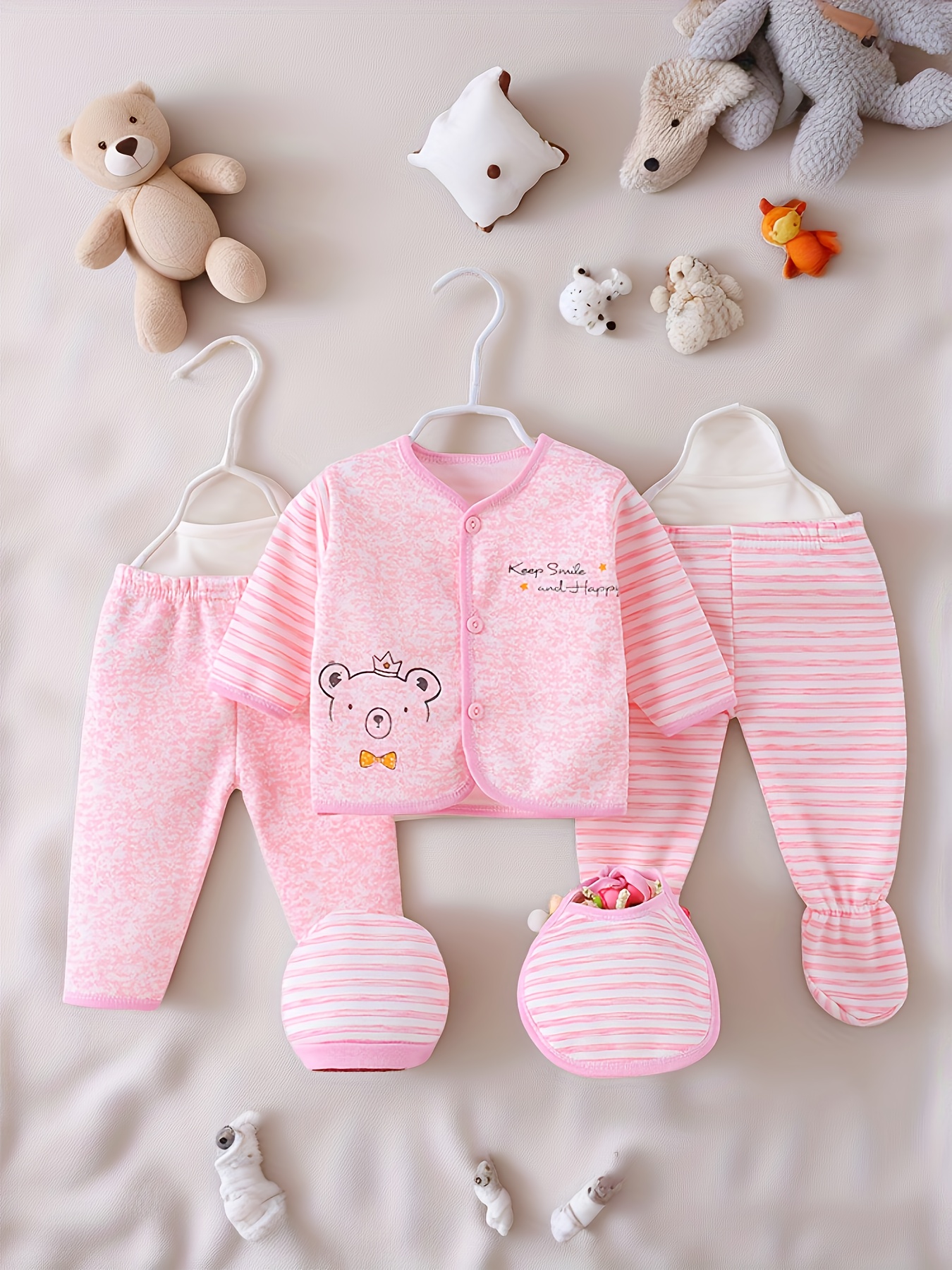 Baby Newborn Spring & Summer 5pcs Set, 0-3 Months Baby Outfit, Random Cute Cartoon Designs, Machine Washable, 1 Top, 2 Pants, Hat, Bib, Perfect for Outdoor, The Best Gift for Newborns and Pregnant Moms, Perfect for Outdoor