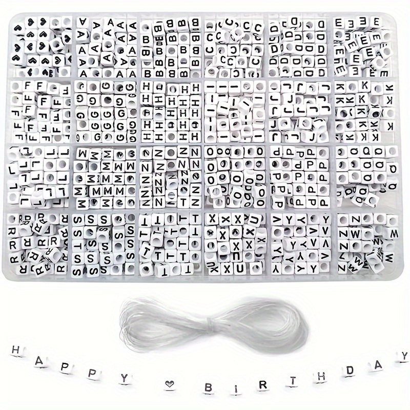 E-shop 1200 Stück 6x6mm quadratische Alphabet-Perlen A-Z, im Karton mit 1 Rolle klarem elastischem Faden