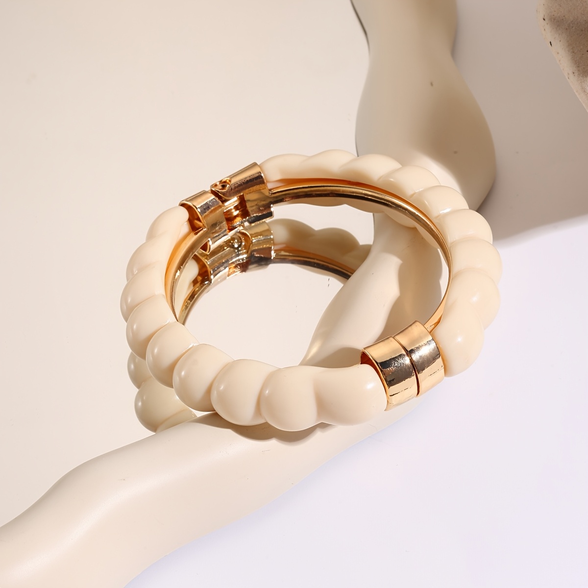 Twisted Bangle Bracelet with Elegant Light Luxury Design