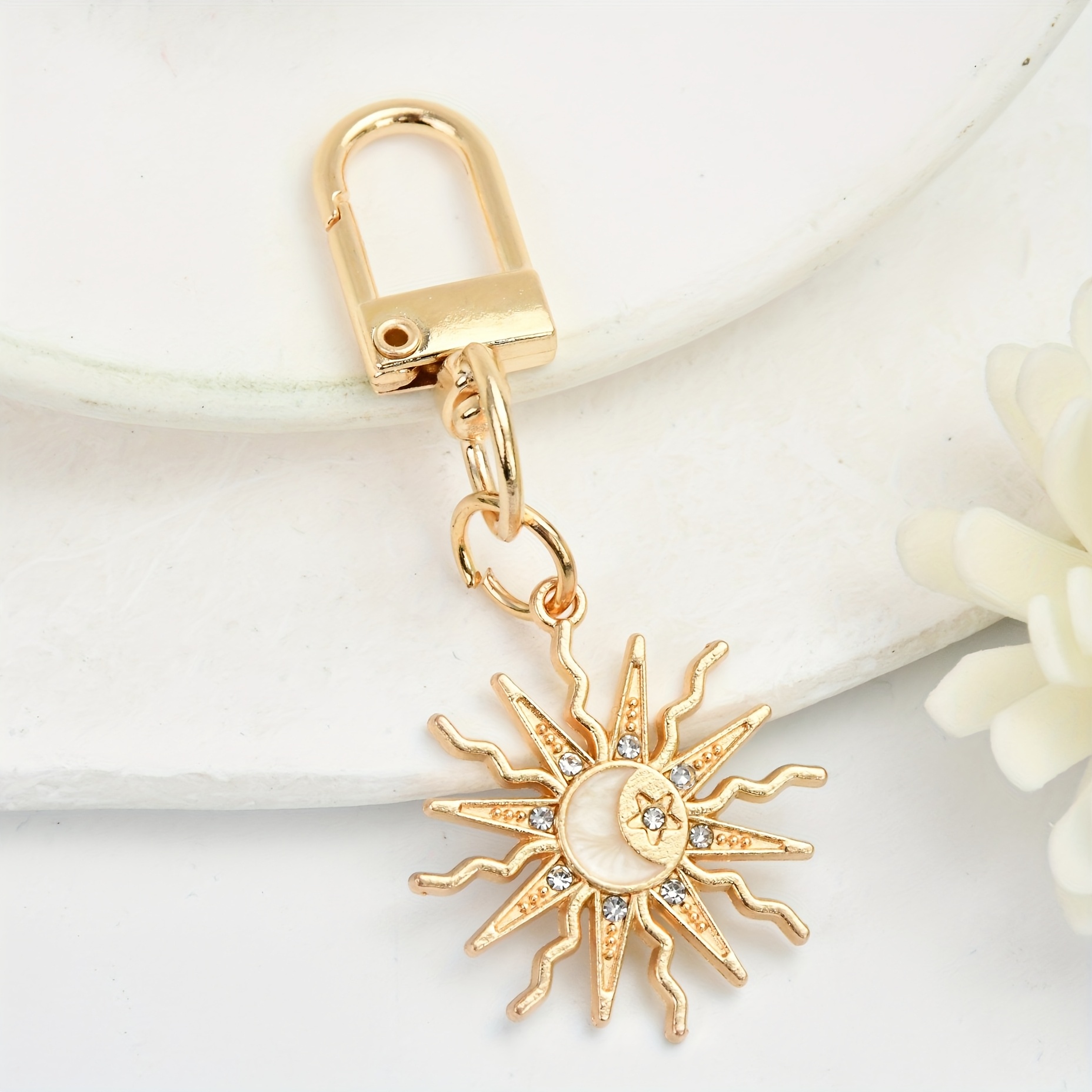 Image of Fashion And Sunflower Keychain Diy Simple Personality Alloy Drop Oil Beautiful Simulation Plant Flower Purse Backpack Satchel Pendant Stars And Moon Elements For