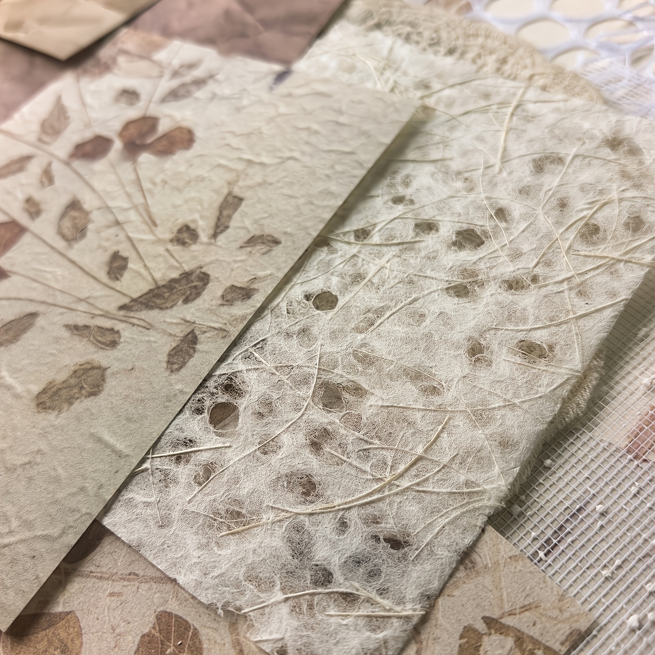 TEMU Ensemble de 15 feuilles de papier décoratif rétro blanc à motif quadrillé et floral, papier de journal en matériau , fond décoratif, matériel de