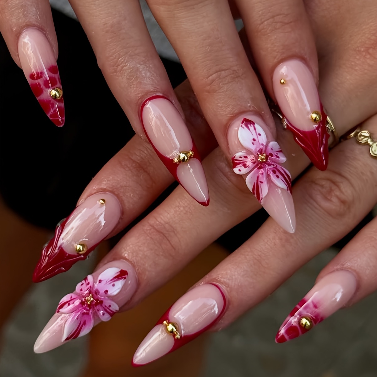 E-shop 3D transparente rote zulaufende lange Mandelform-Nagelspitzen im französischen Stil, Aufziehnägel im französischen Stil in gemischten Farben,