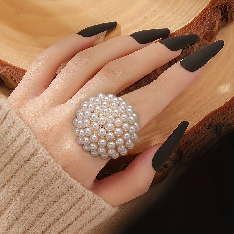 

Bague Élégante -Chic avec Fleur de Perle Fausse - Ajustable, Parfaite pour les Fêtes & le