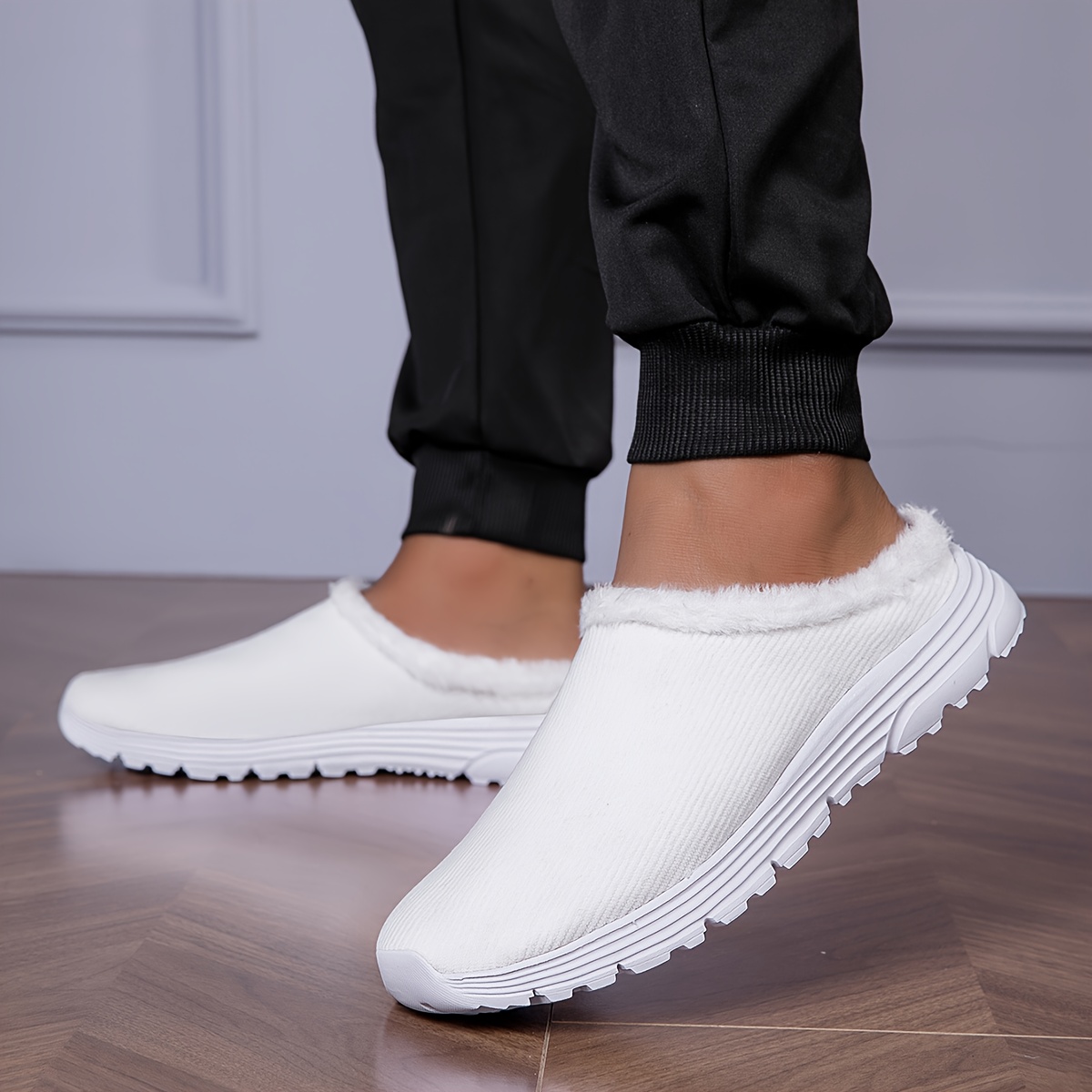 Herren Rutschfeste Winter-Hausschuhe Sneaker - Slip-On Mules mit Plüsch-Fleece-Futter & Fußgewölbestütze, Gepolsterte MD-Sohle, Warme Weiße Innen/Außen Schuhe für Kaltes Wetter, Casual & Semi-Formal Tragen - Fleece Obermaterial & weiches Stofffutter, Bequemes Langlebiges Design für den  , Ideal bei Kaltwetterbedingungen, Vielseitig einsetzbar in Freizeit- Formellen Umgebungen, Einfacher Schlupf-Stil, Herbsthausschuhe aus Hochwertigen Materialien