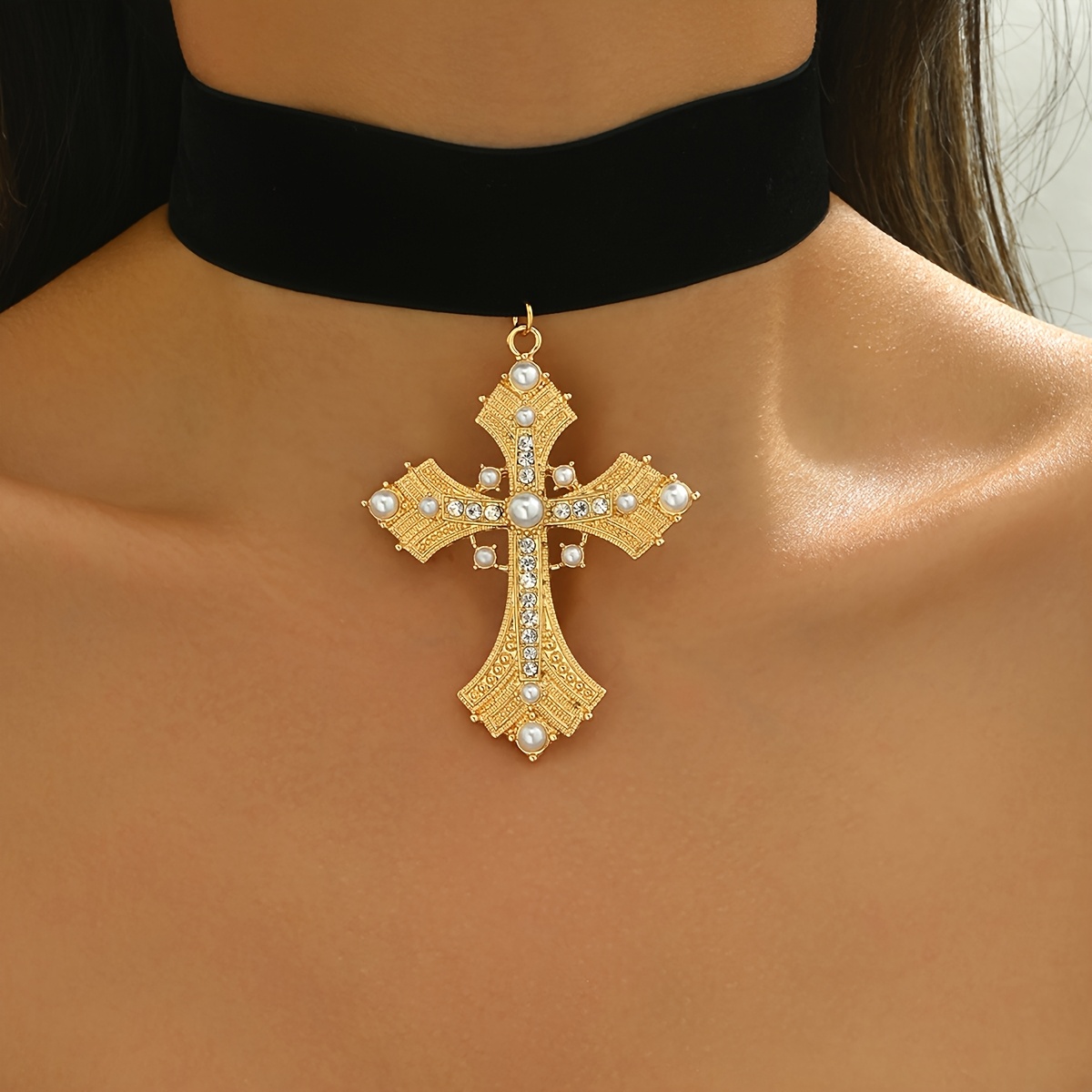 Image of 1 Stylish And Elegant Wide-band Black Velvet Choker Necklace For Women With A Cross Pendant, A Versatile Necklace For Daily Wear And Parties, Suitable As A Gift For A Best Friend Or Friend
