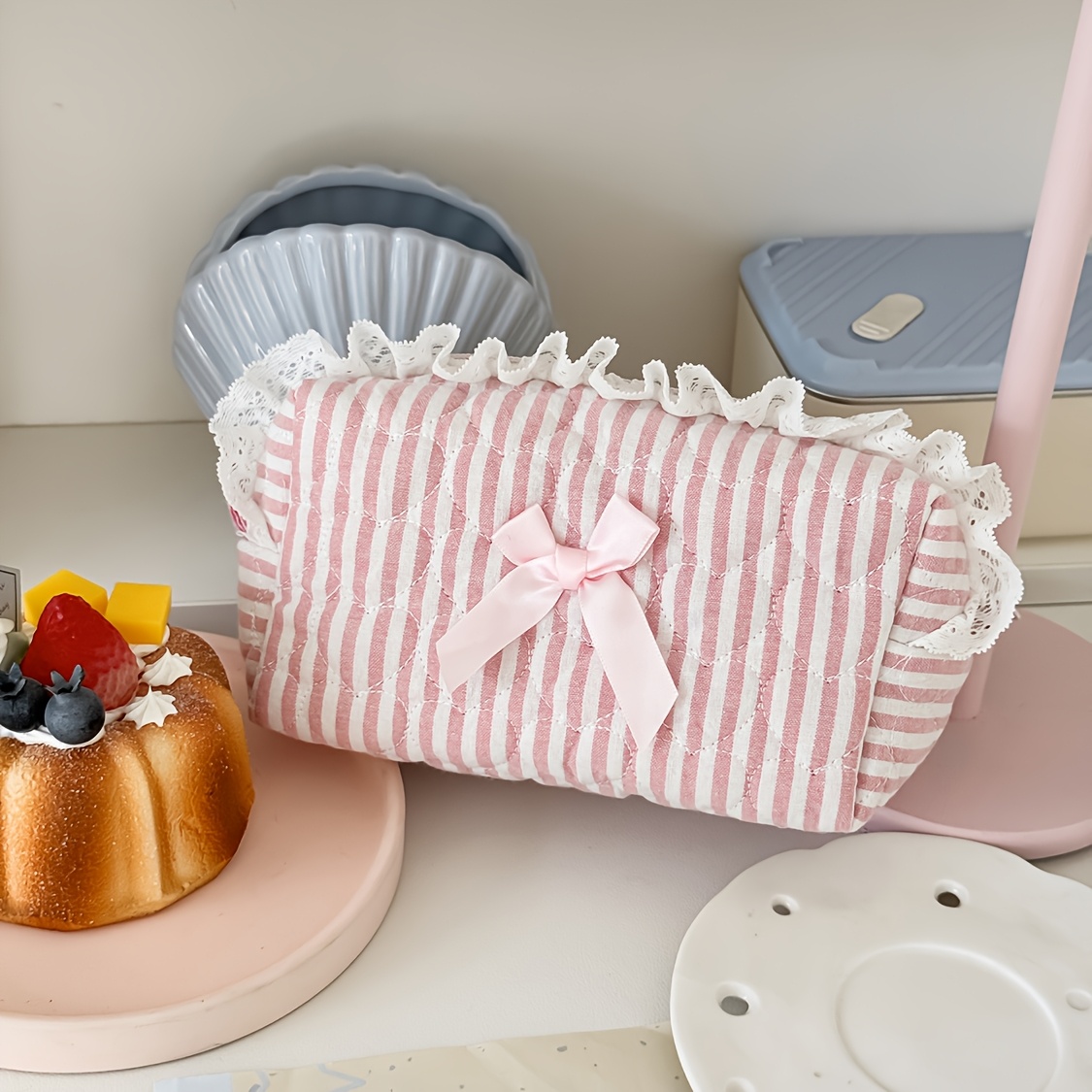 Striped Lace Cosmetic Bag High-value Sweet Heart Toiletries Storage Bag Portable Travel Cosmetics Storage Bag