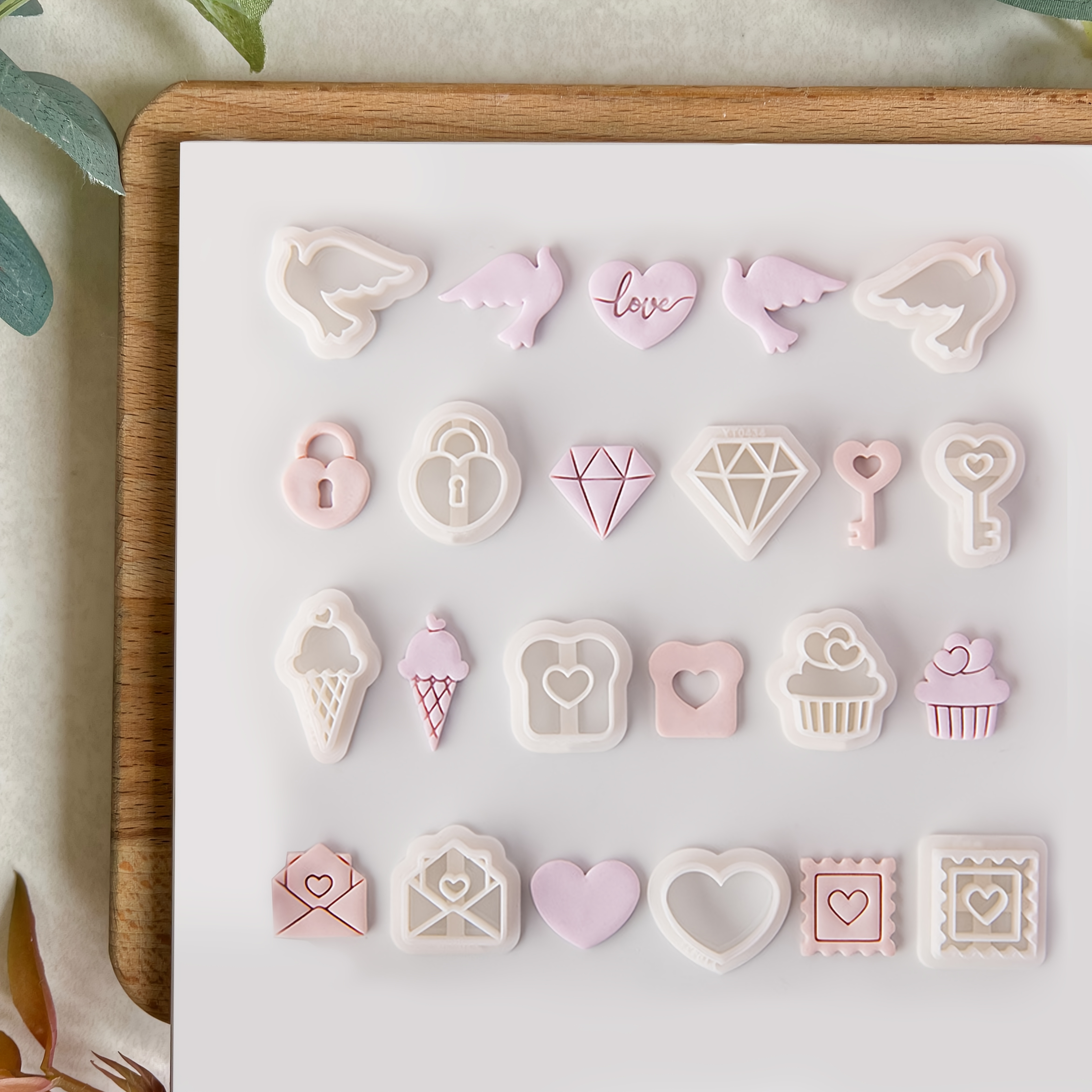 

Bohemian-style Love Themed Clay Set - Polymer Clay Earring Cutting Molds For Valentine's Day - High-precision Plastic Jewelry Making Kit, Clay Cutting Molds For And Earring Making.