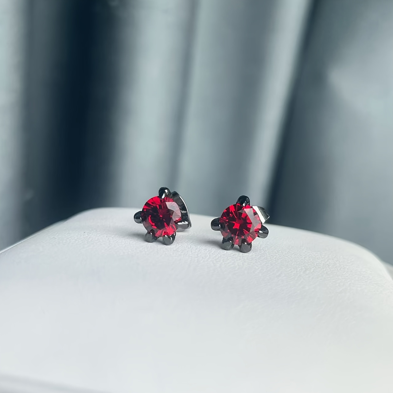Women's S925 Sterling Silver Dragon Claw Stud Earrings