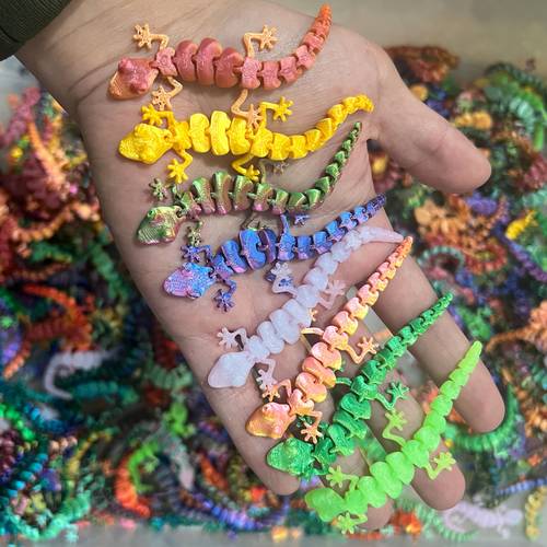 vibrant colors random 17 27 37 party gift printed articulated colorful animal model suitable for birthday gift bags party fillers classroom rewards and carnival prizes styles pla material length 9cm halloween gift