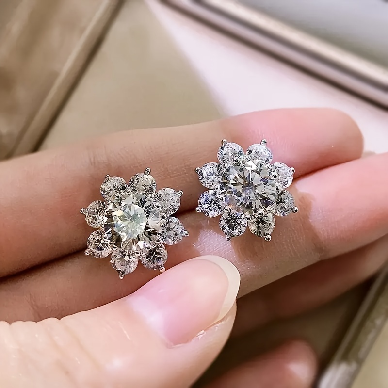 2pcs s925   single 1 carat moissanite sunflower stud earrings   bohemian   of the earrings is ideal for daily use and is very suitable as a gift for wives   brides anniversaries weddings and engagements Product details 1