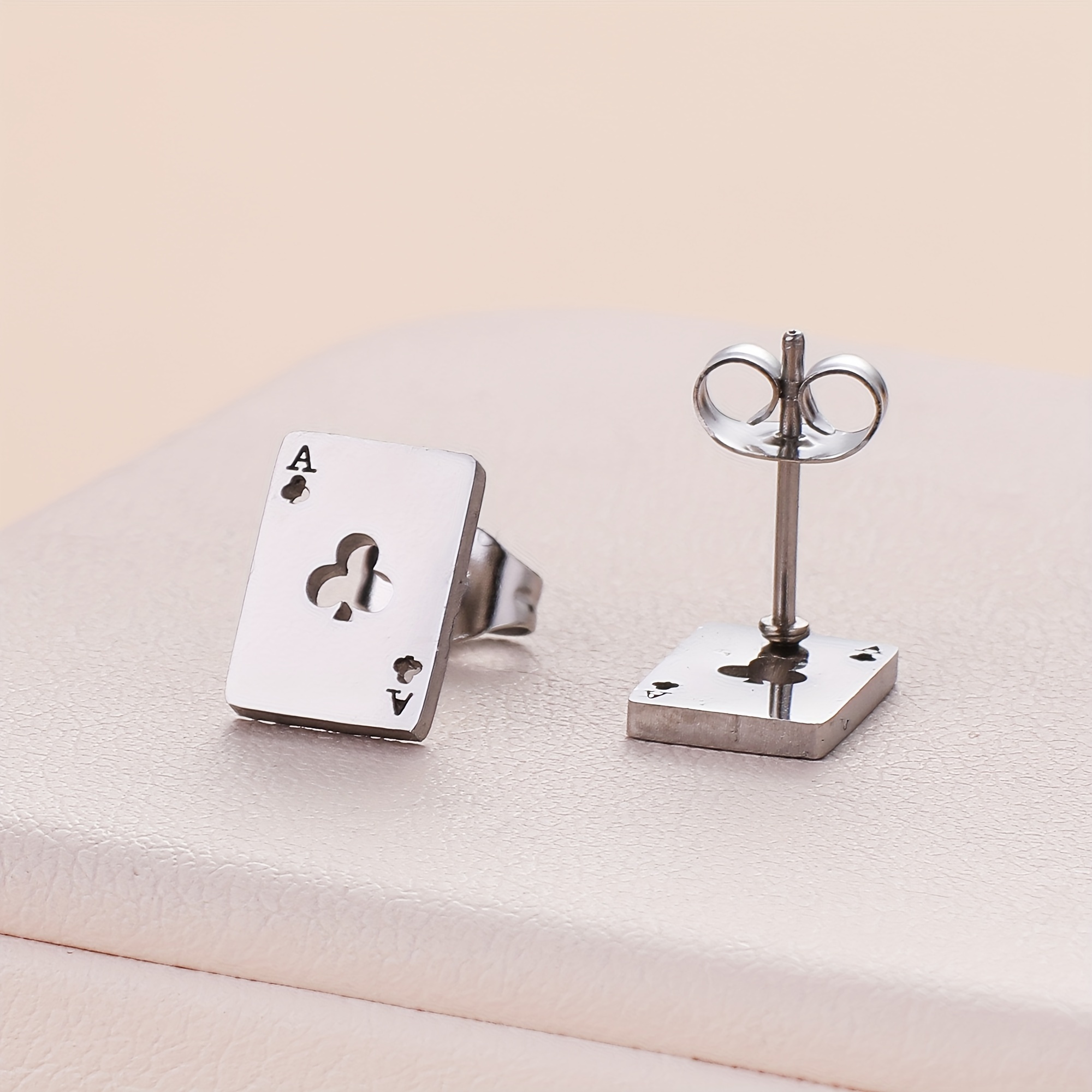 Plum 's Ear Studs
