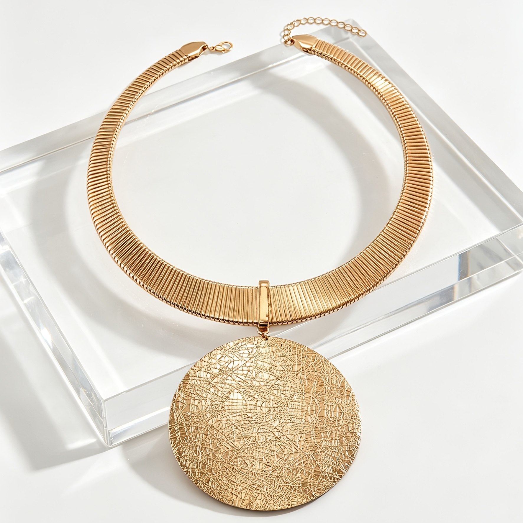 Women's Metal Pendant Collar Necklace, Exaggerated Design
